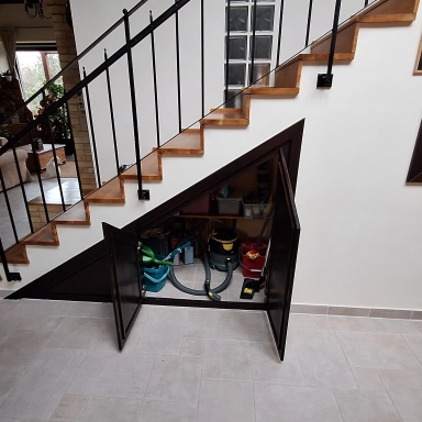 Beépített szekrény - Lépcső alatti beépítés